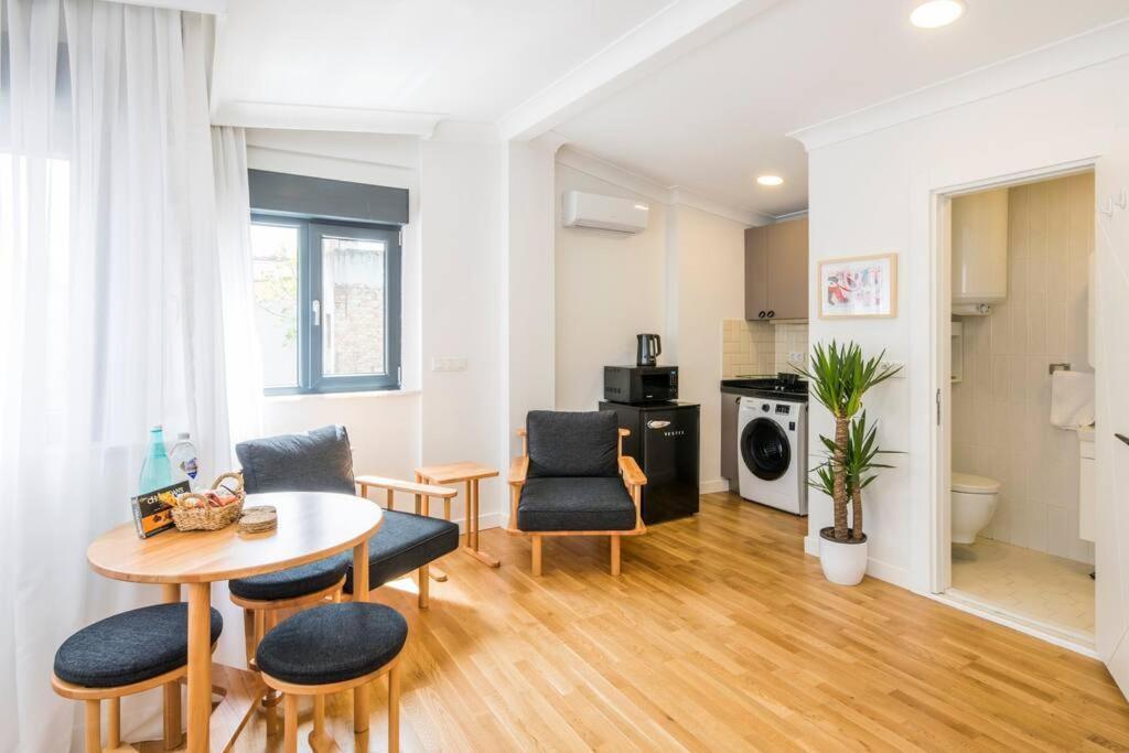 Huge 40sqm Studio Wac In The Heart Of Cihangir Innv34062 Apartamento *